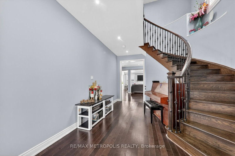 105 Stockell Cres, Ajax, L1T 0M4 | Image 3