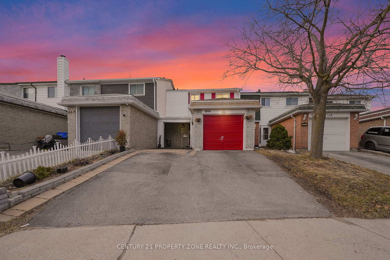 1669 Alwin Circ, Pickering, L1V 2W1 | Image 2