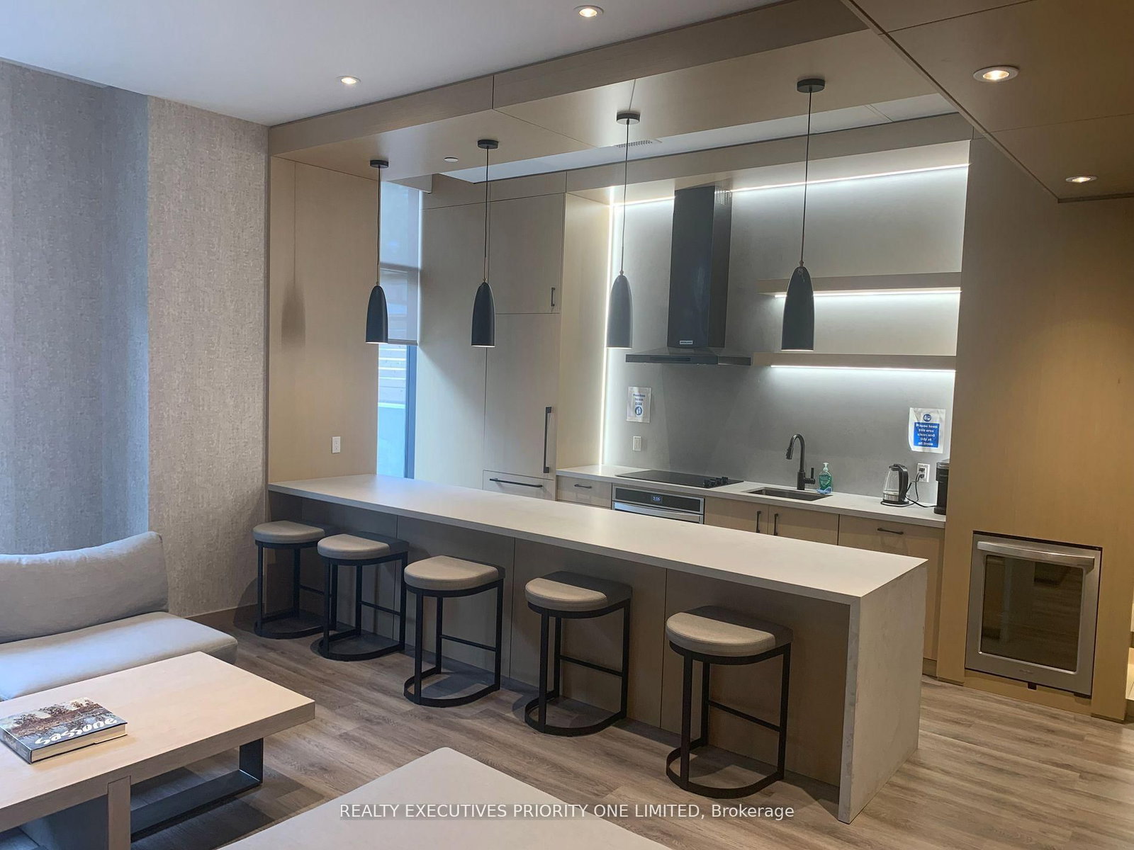 Condo for lease at 407-2369 Danforth Avenue, Toronto, Ontario, M4C 0B1 - East End-Danforth - MLS: E12931160