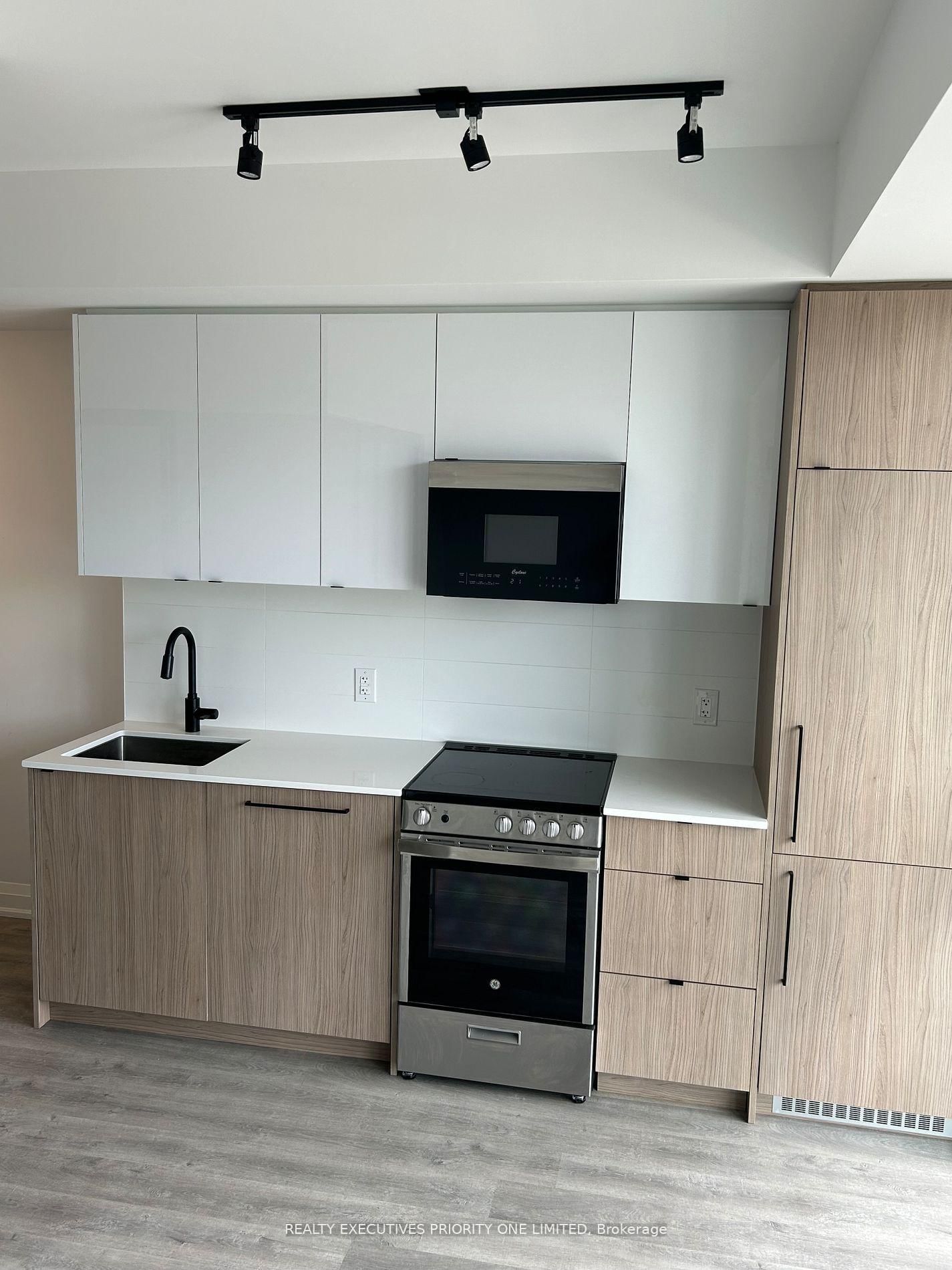 Condo for lease at 407-2369 Danforth Avenue, Toronto, Ontario, M4C 0B1 - East End-Danforth - MLS: E12931160