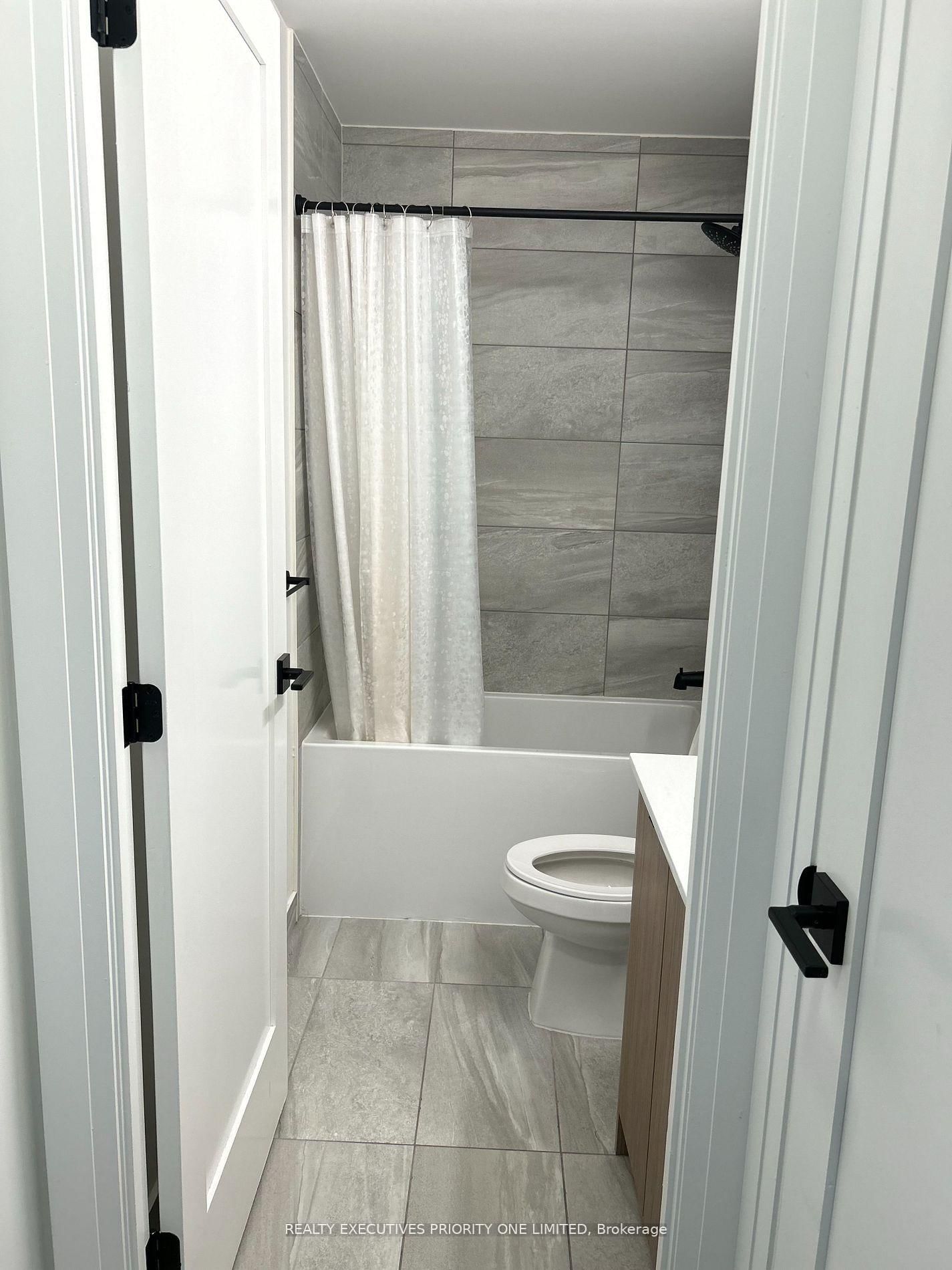 Condo for lease at 407-2369 Danforth Avenue, Toronto, Ontario, M4C 0B1 - East End-Danforth - MLS: E12931160