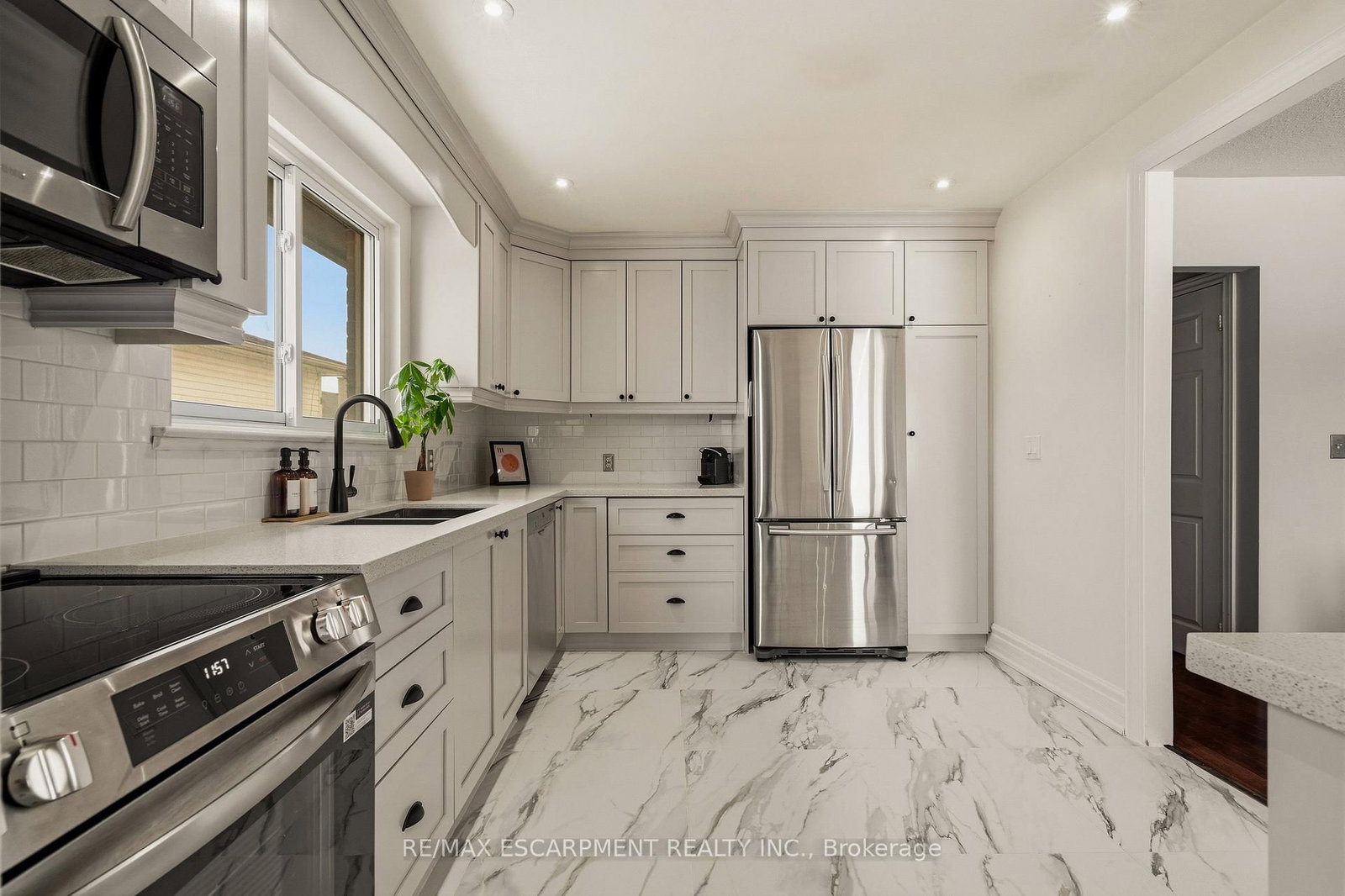 Detached House for sale at 777 Hillcrest Road, Pickering, Ontario, L1W 2P5 - West Shore - MLS: E12931700