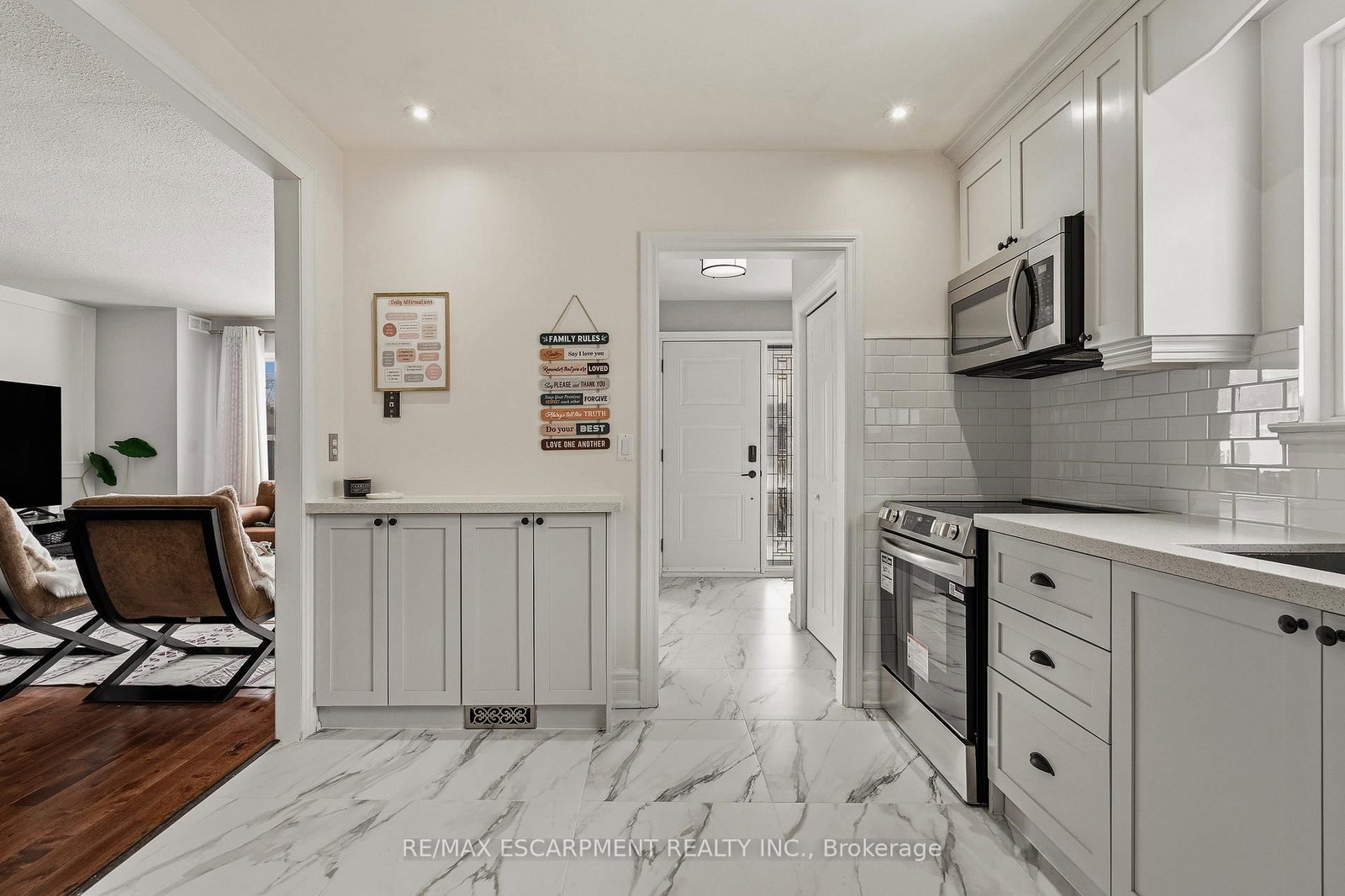 Detached House for sale at 777 Hillcrest Road, Pickering, Ontario, L1W 2P5 - West Shore - MLS: E12931700