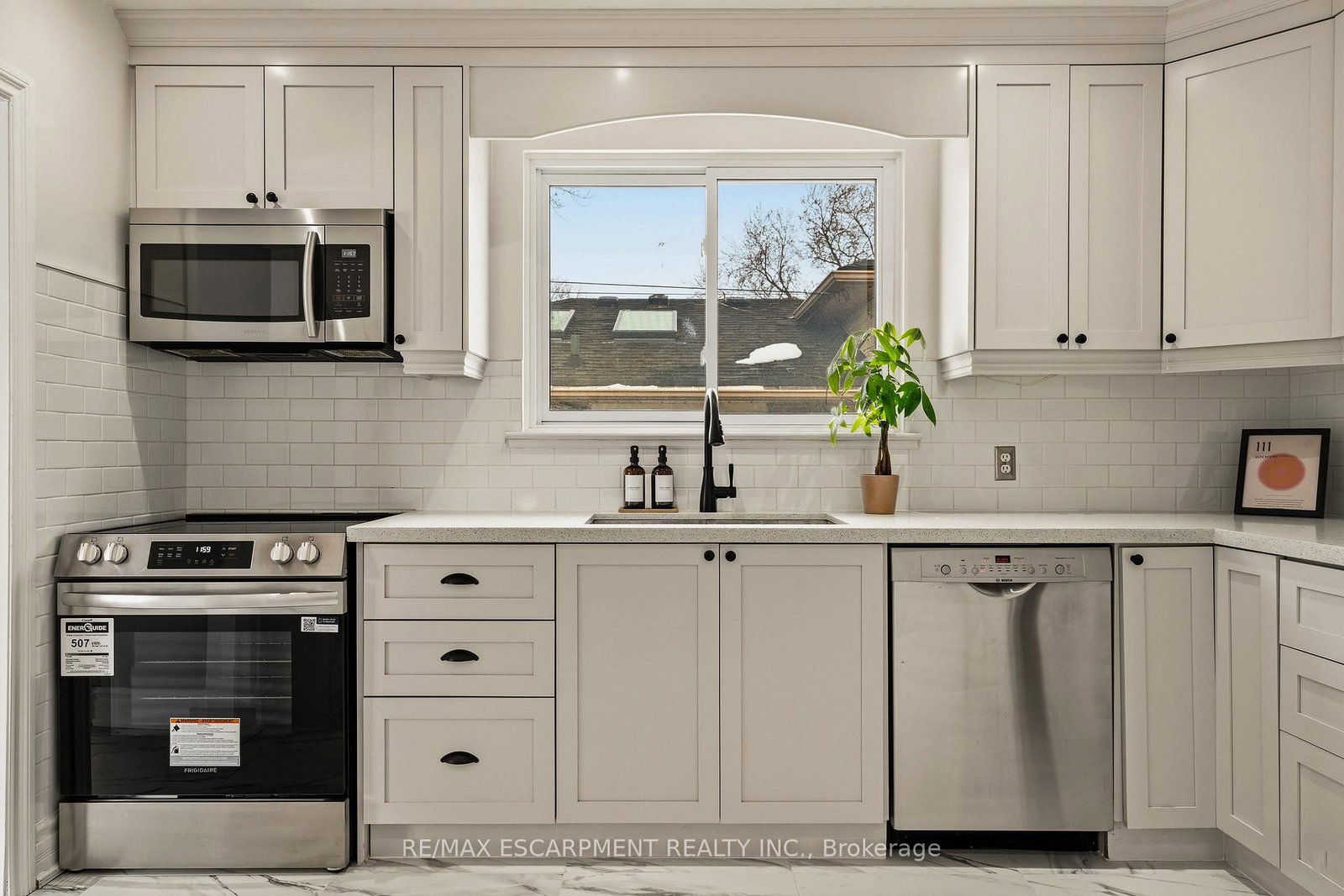 Detached House for sale at 777 Hillcrest Road, Pickering, Ontario, L1W 2P5 - West Shore - MLS: E12931700