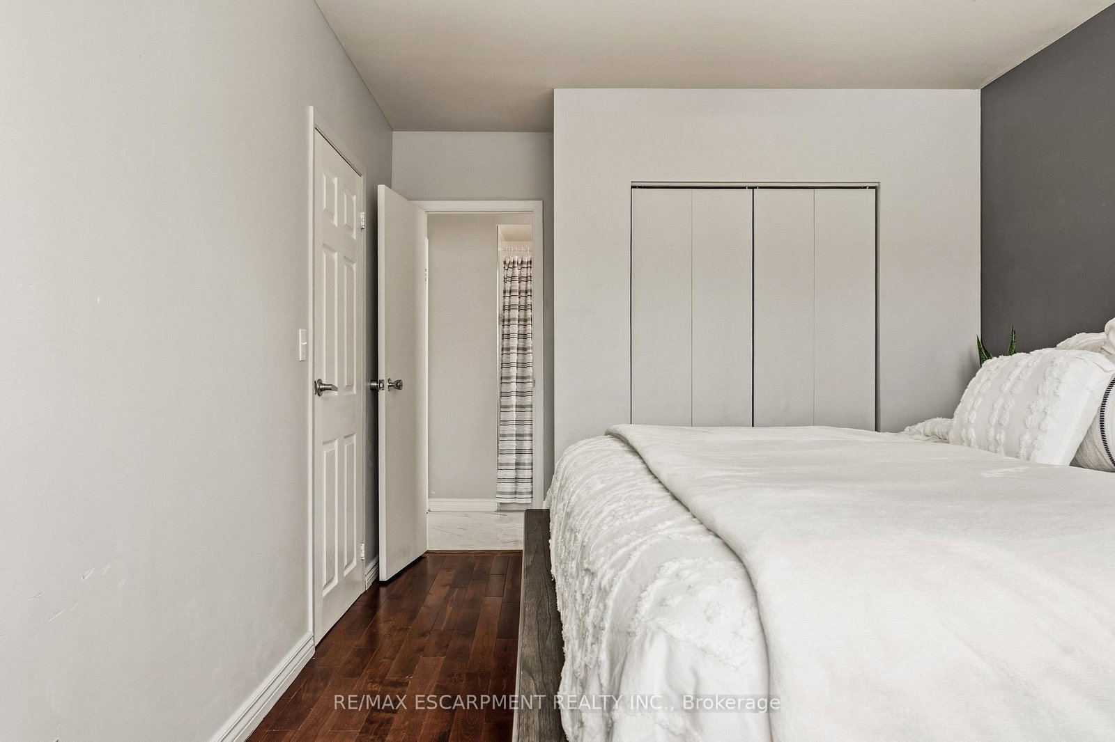 Detached House for sale at 777 Hillcrest Road, Pickering, Ontario, L1W 2P5 - West Shore - MLS: E12931700