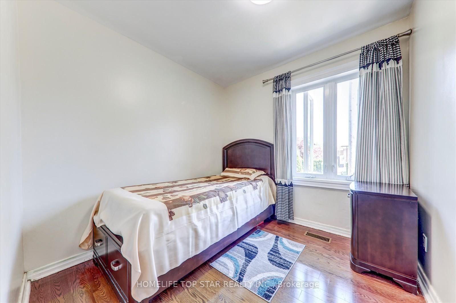 Listing Image 16