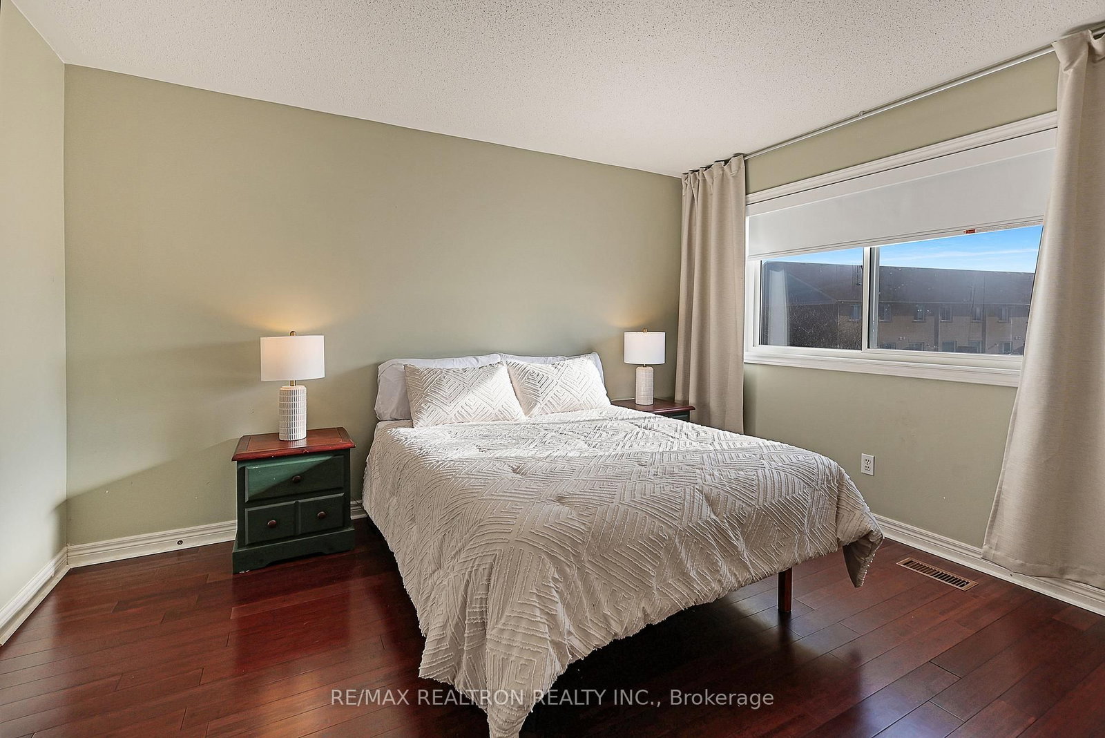 Detached House for sale at 3044 Country Lane, Whitby, Ontario, L1P 1T1 - Williamsburg - MLS: E12932140