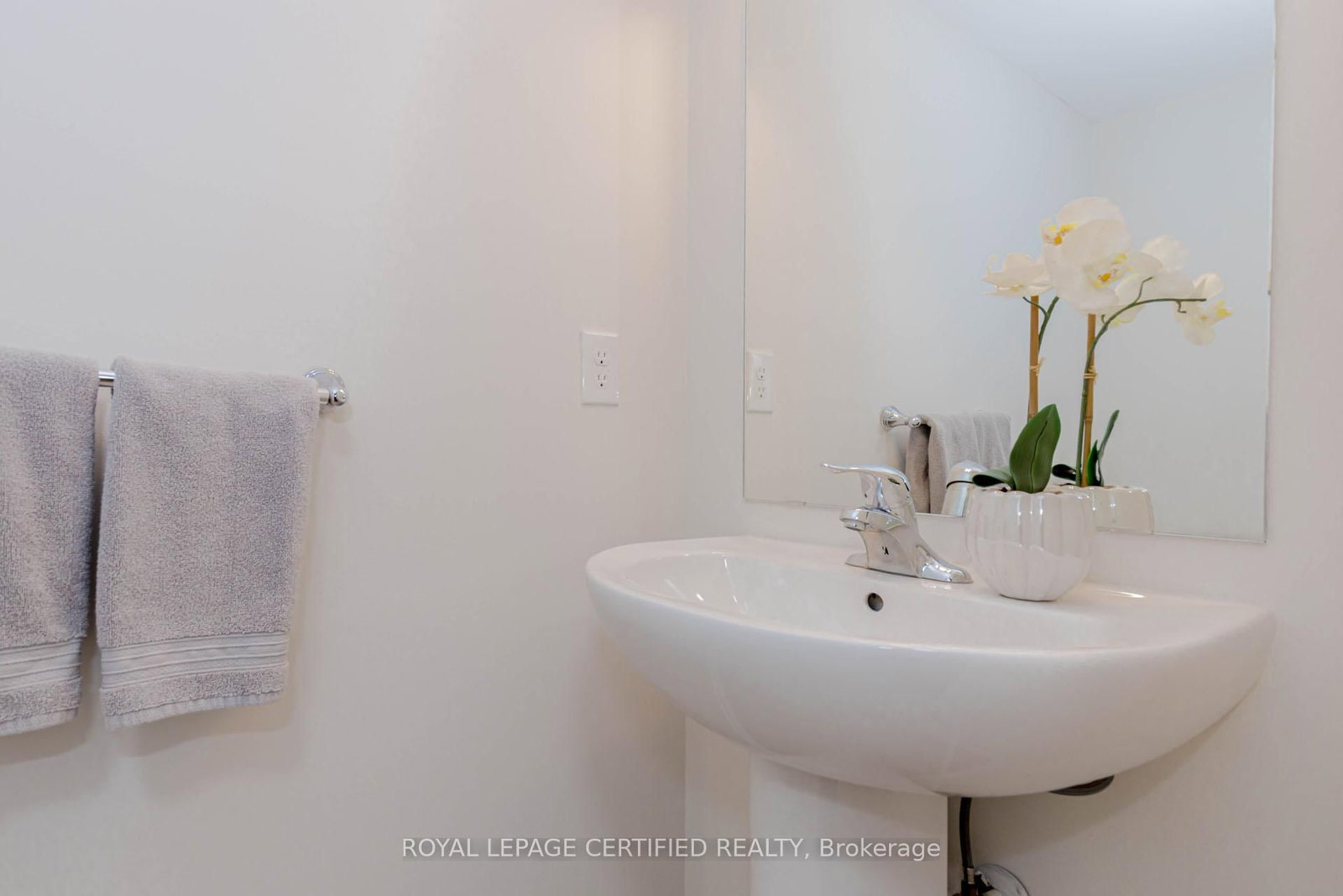 Townhouse for sale at 91 Aquatic Ballet Path, Oshawa, Ontario, L1L 0K6 - Windfields - MLS: E12933094