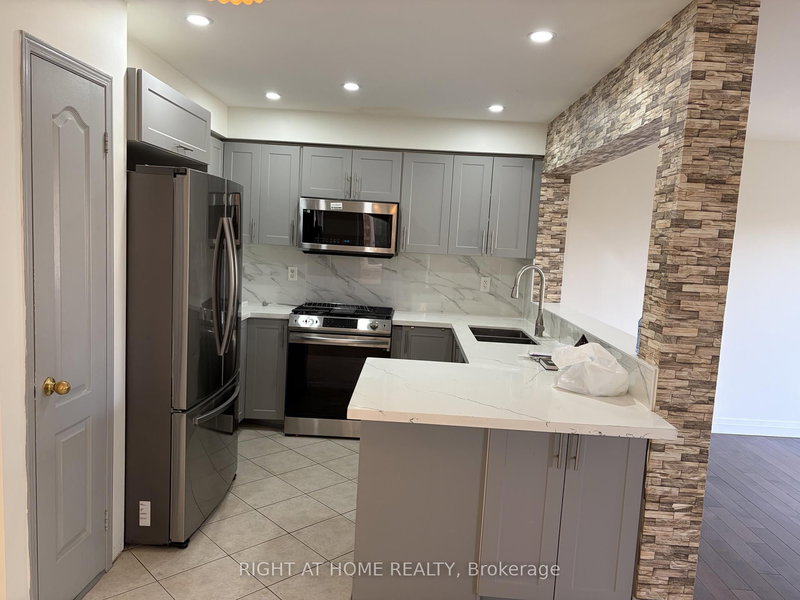 134 Fencerow Dr, Whitby, L1R 3N5 | Image 3