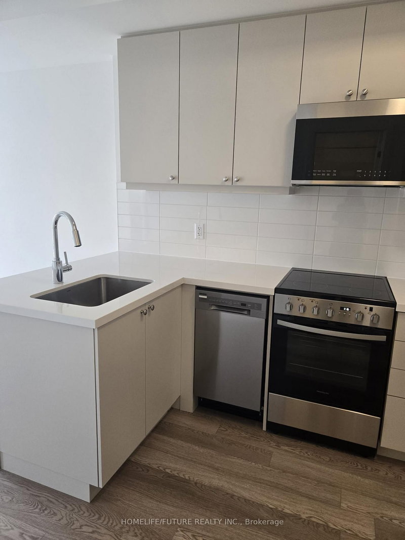 home for lease on 720-51 Clarington Boulevard