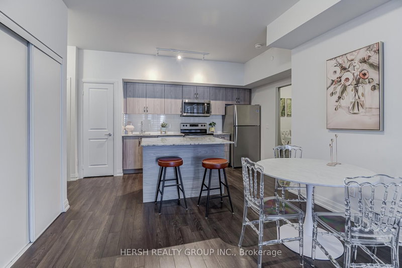201 - 10 Meadowglen Pl, Toronto, M1G 0A8 | Image 3