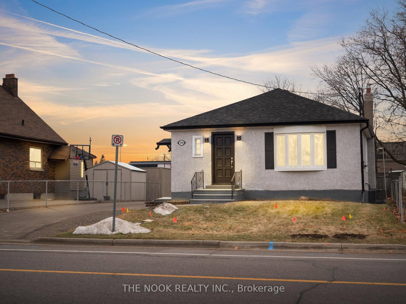 home for lease on Upper-590 Athol Street E