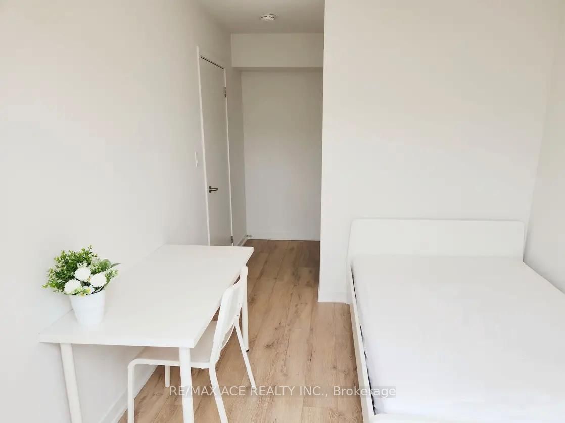 1720 Simcoe Street N, Unit 20 - Photo 9