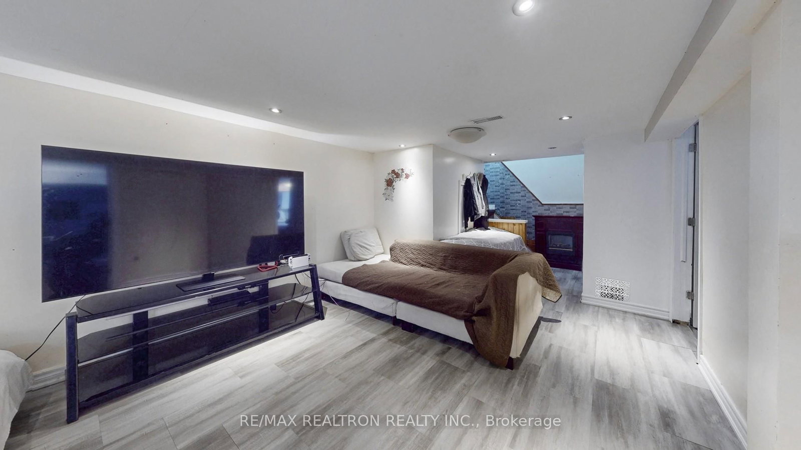 Detached House for sale at 132 Porchester Drive, Toronto, Ontario, M1J 2R7 - Woburn - MLS: E12934680