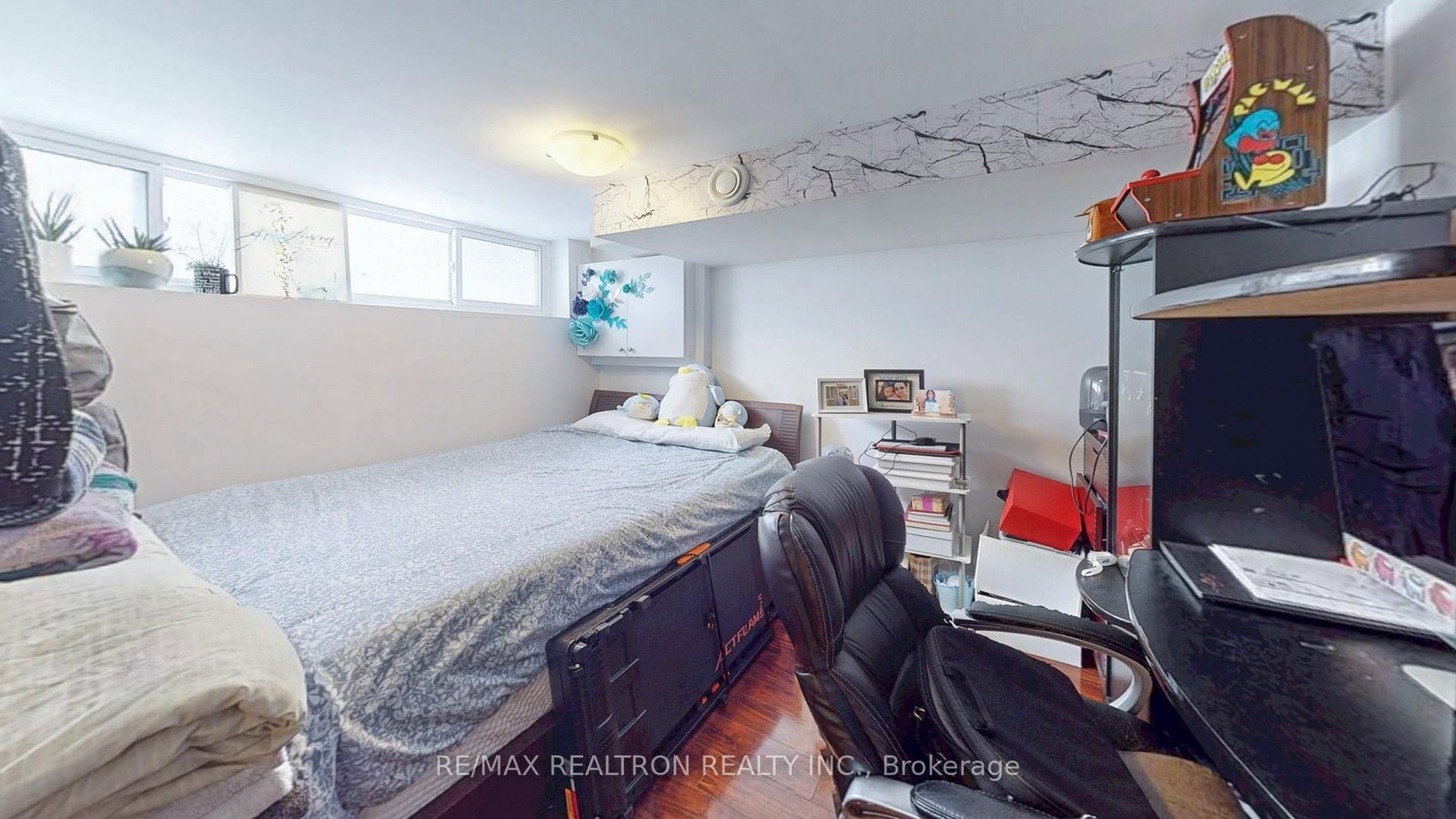 Detached House for sale at 132 Porchester Drive, Toronto, Ontario, M1J 2R7 - Woburn - MLS: E12934680