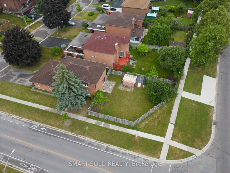 217 Waverly St N, Oshawa, L1J 7C7 | Image 2