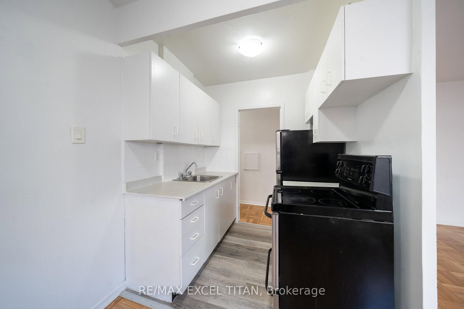 156 Kingston Road, Unit 9 - Photo 4