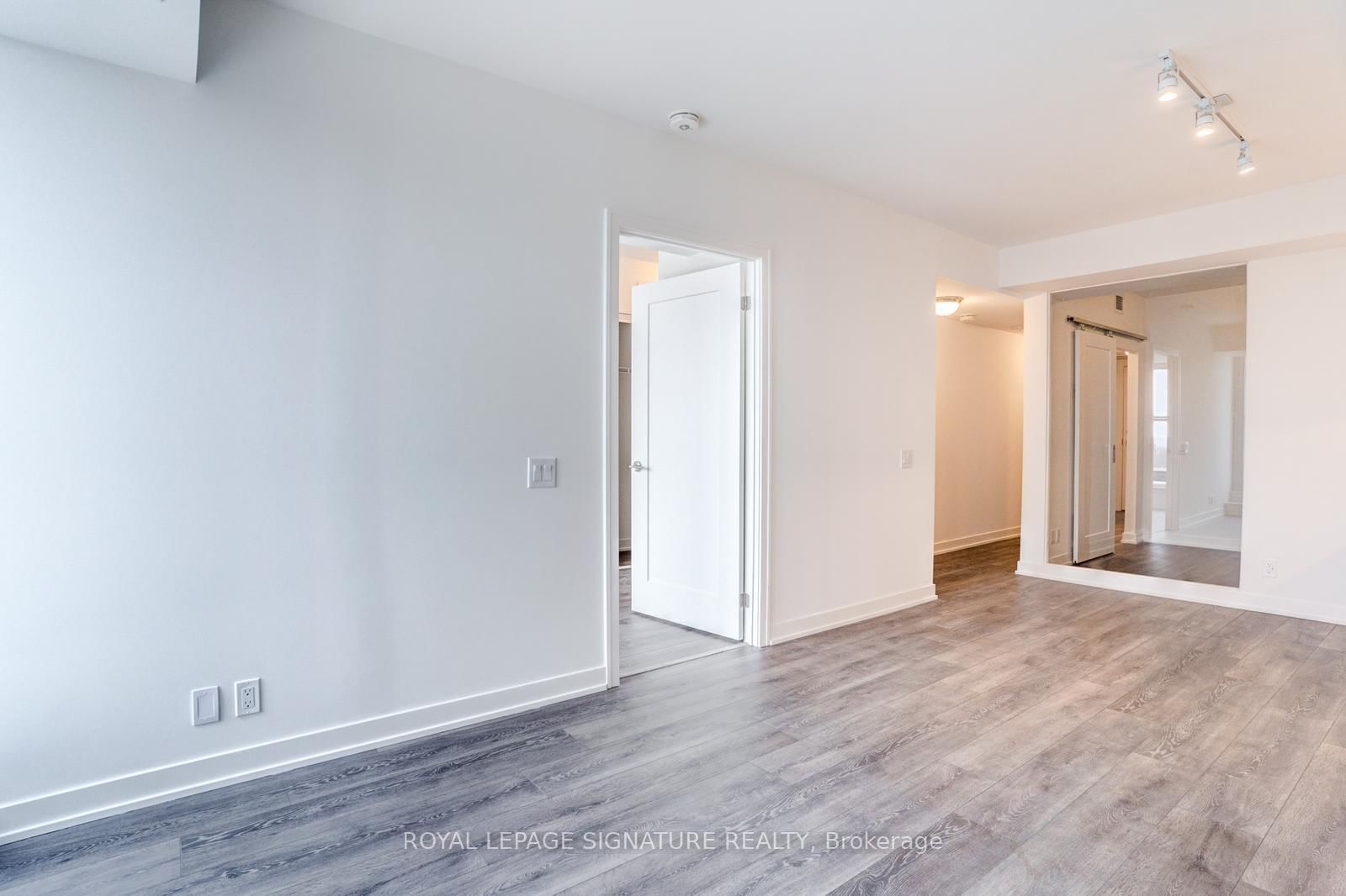 Condo for sale at 814-2 Manderley Drive, Toronto, Ontario, M1N 0C7 - Birchcliffe-Cliffside - MLS: E12936906