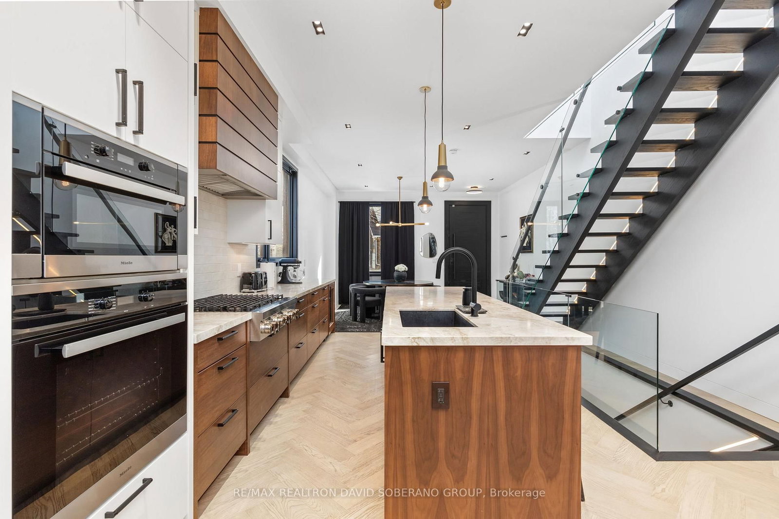 Detached House for sale at 90 East Lynn Avenue, Toronto, Ontario, M4C 3X2 - Woodbine Corridor - MLS: E12936918