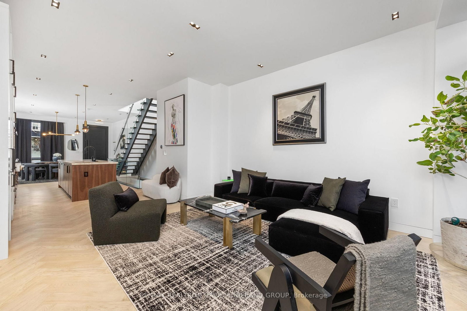 Detached House for sale at 90 East Lynn Avenue, Toronto, Ontario, M4C 3X2 - Woodbine Corridor - MLS: E12936918