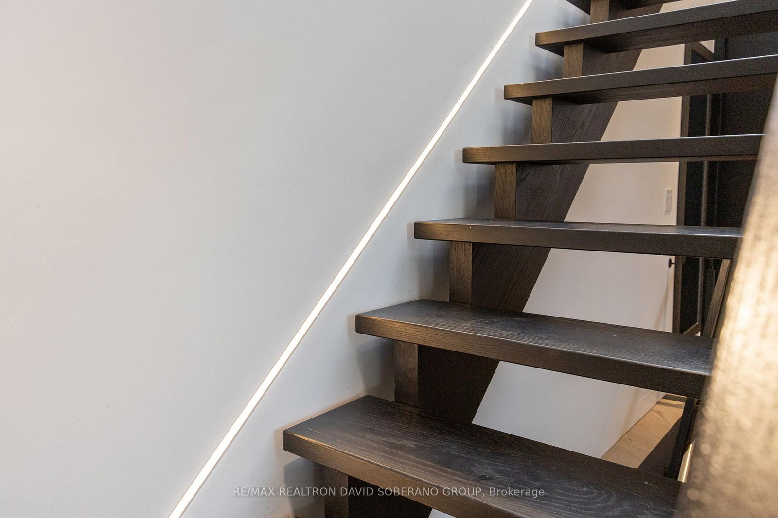 Detached House for sale at 90 East Lynn Avenue, Toronto, Ontario, M4C 3X2 - Woodbine Corridor - MLS: E12936918