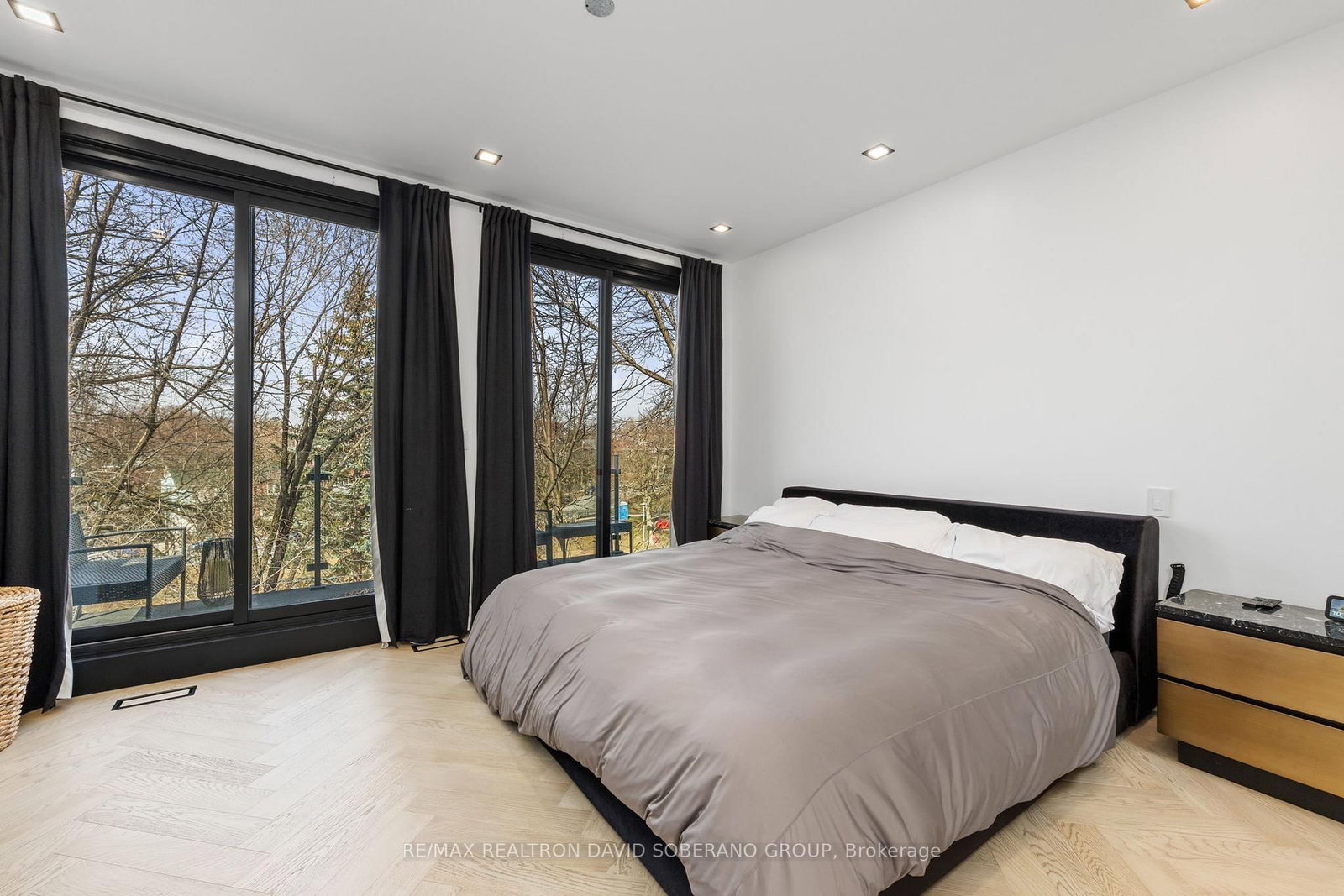 Detached House for sale at 90 East Lynn Avenue, Toronto, Ontario, M4C 3X2 - Woodbine Corridor - MLS: E12936918