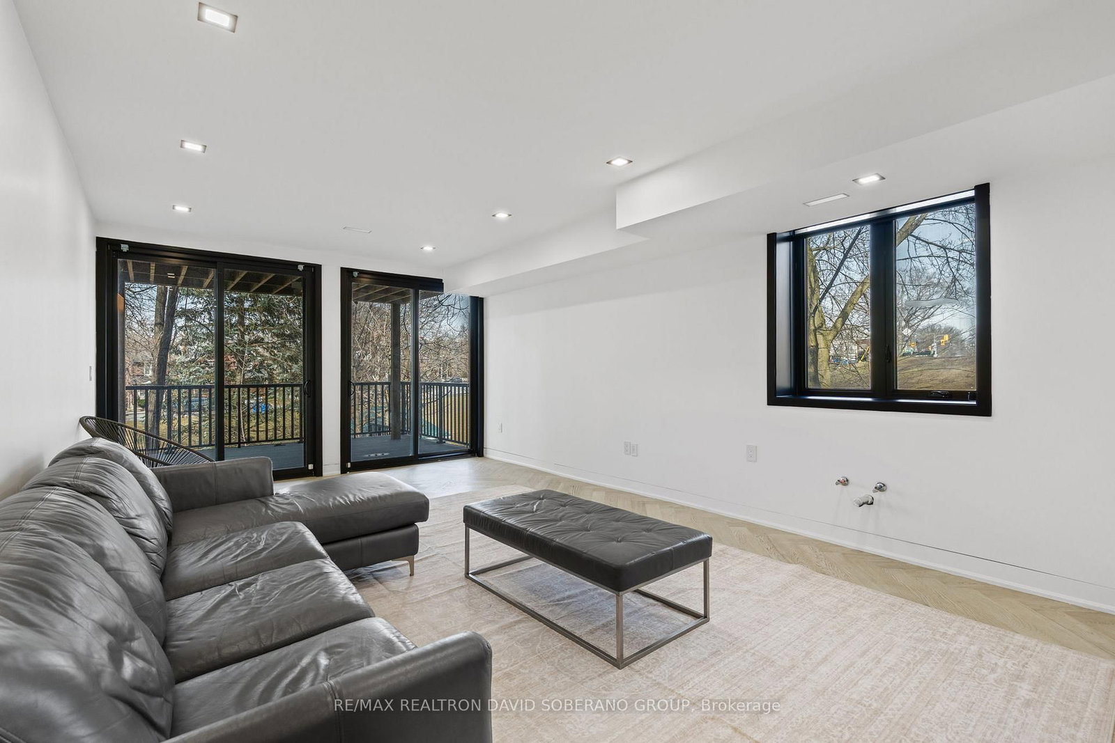 Detached House for sale at 90 East Lynn Avenue, Toronto, Ontario, M4C 3X2 - Woodbine Corridor - MLS: E12936918