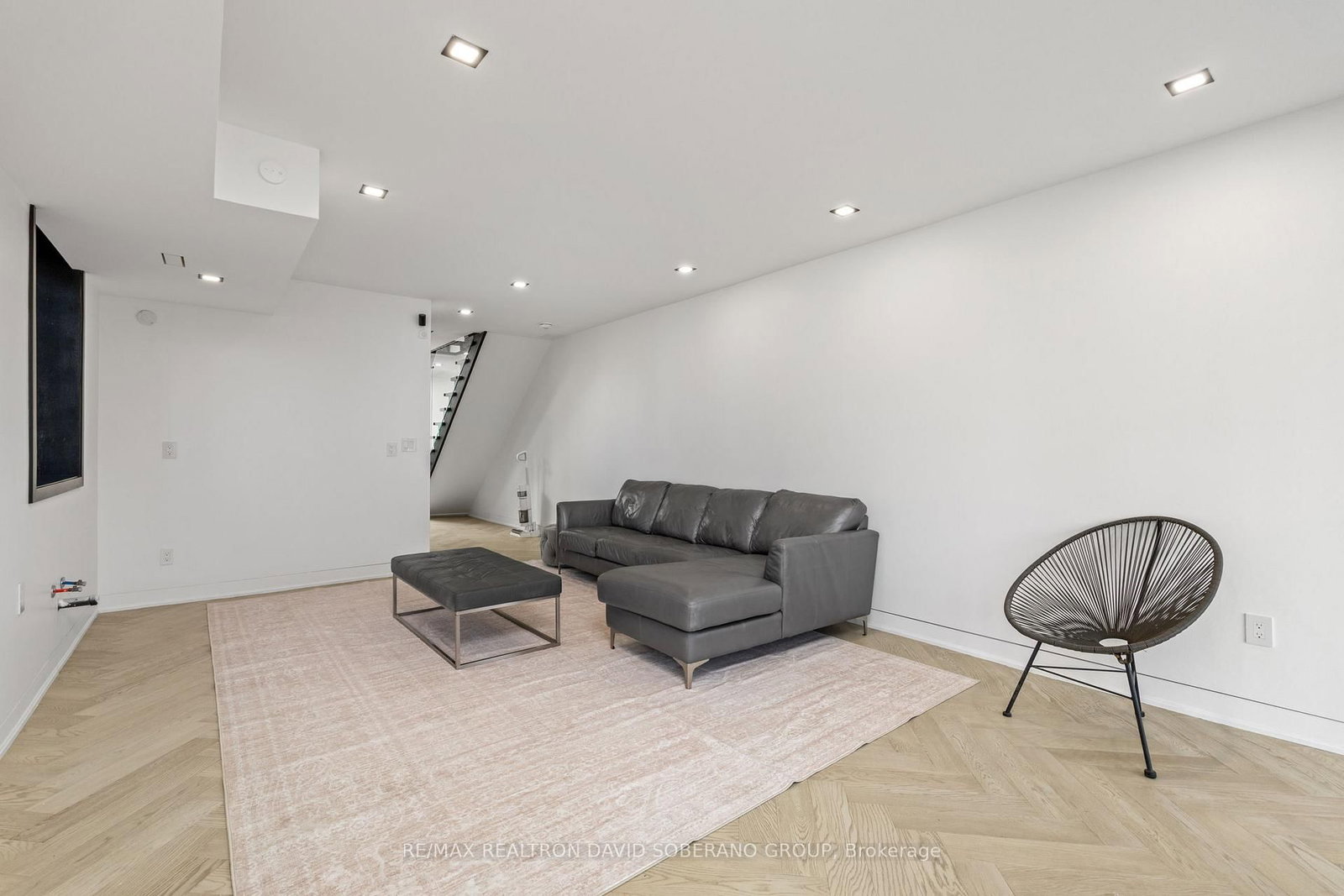 Detached House for sale at 90 East Lynn Avenue, Toronto, Ontario, M4C 3X2 - Woodbine Corridor - MLS: E12936918