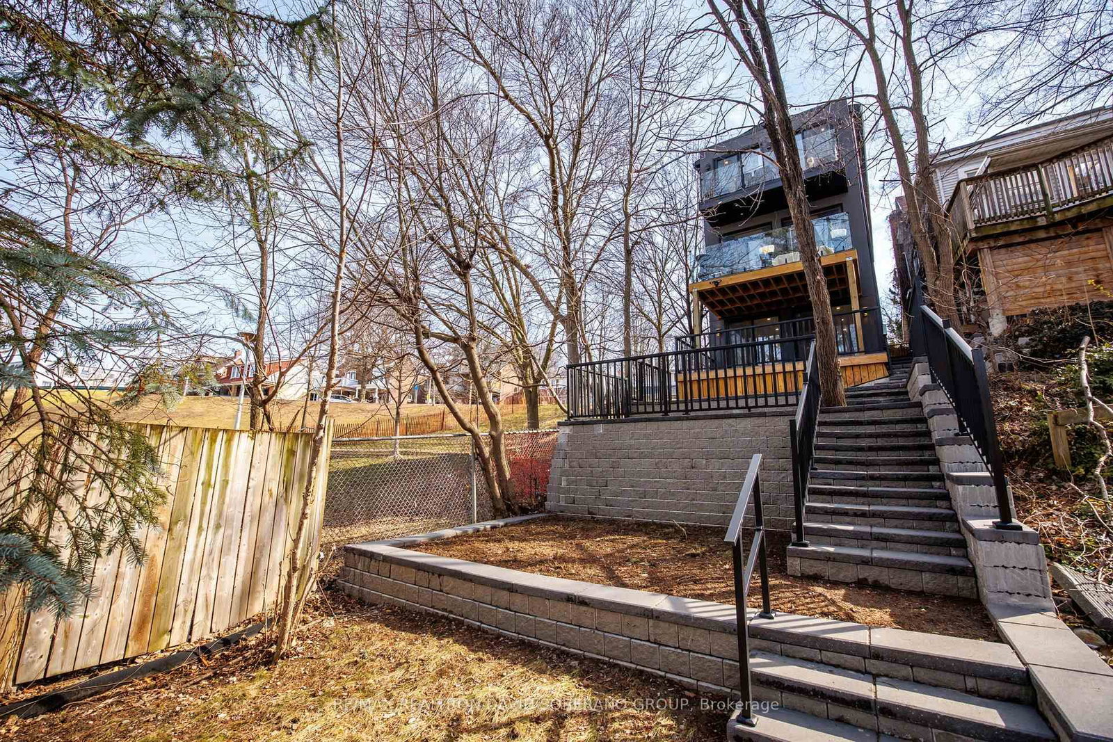 Detached House for sale at 90 East Lynn Avenue, Toronto, Ontario, M4C 3X2 - Woodbine Corridor - MLS: E12936918