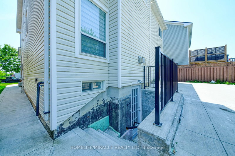 Bsmt - 1350 Aldergrove Dr, Oshawa, L1K 2Y6 | Image 2