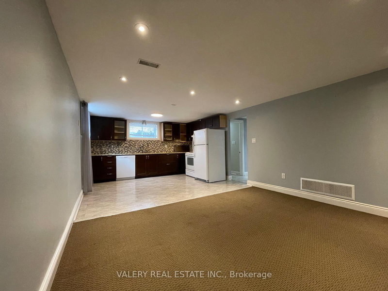 2 - 81 Parkway Cres, Clarington, L1C 1C2 | Image 2