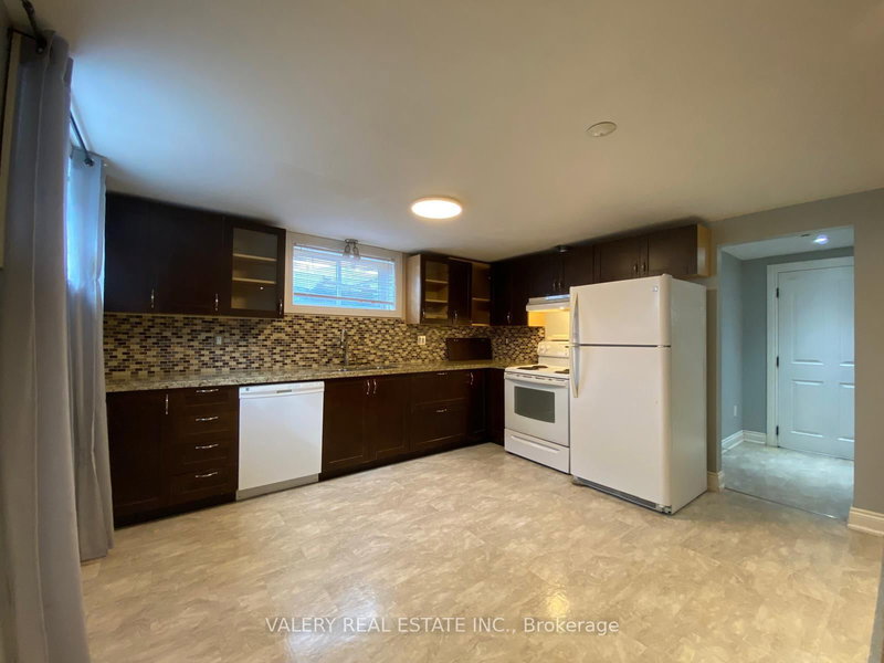 2 - 81 Parkway Cres, Clarington, L1C 1C2 | Image 3