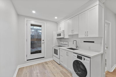 2 - 233 Greenwood Ave | Toronto | Image
