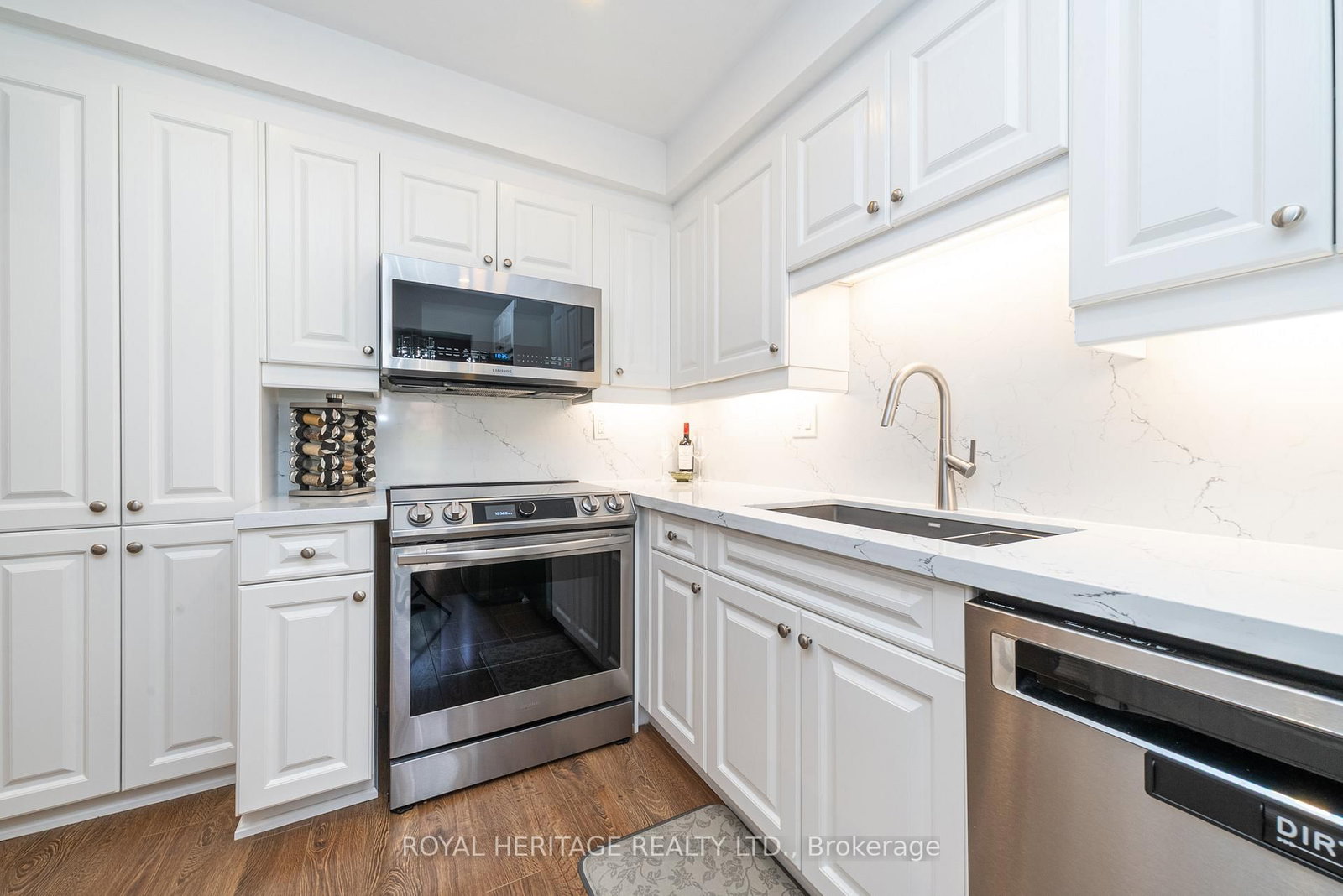 Townhouse for sale at 201-10 Bassett Boulevard, Whitby, Ontario, L1N 9C8 - Pringle Creek - MLS: E12938210