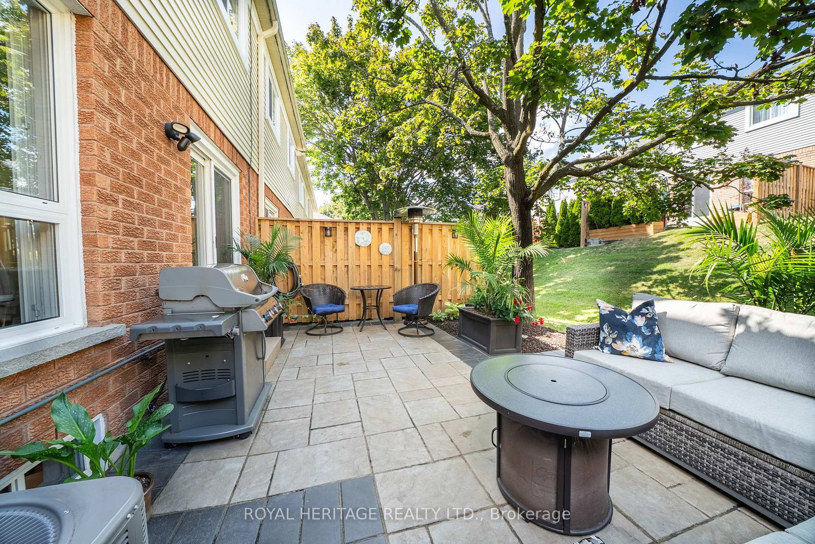 Townhouse for sale at 201-10 Bassett Boulevard, Whitby, Ontario, L1N 9C8 - Pringle Creek - MLS: E12938210