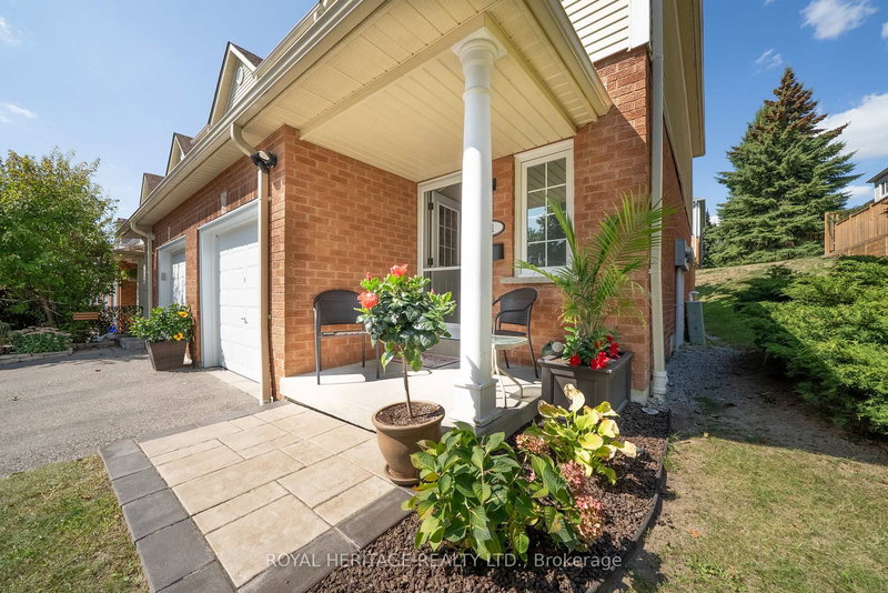 201 - 10 Bassett Blvd, Whitby, L1N 9C8 | Image 3
