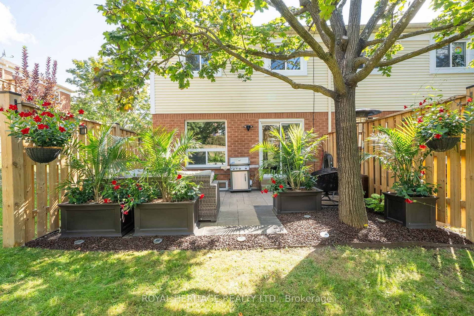 Townhouse for sale at 201-10 Bassett Boulevard, Whitby, Ontario, L1N 9C8 - Pringle Creek - MLS: E12938210