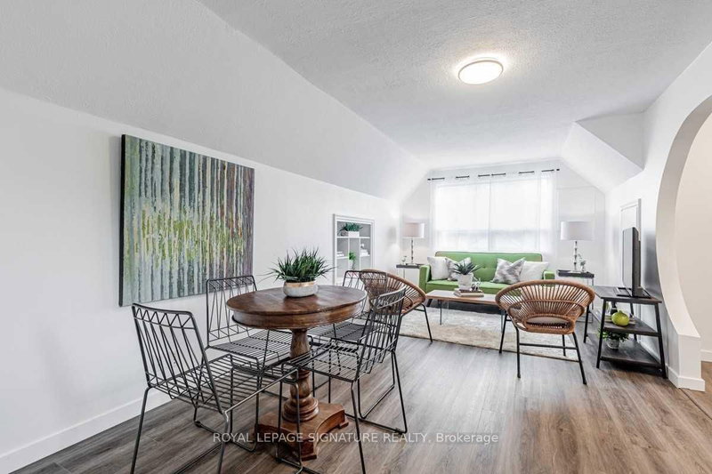 Upper - 179 Clonmore Dr, Toronto, M1N 1Y2 | Image 3