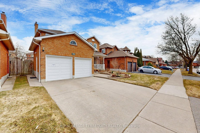 35 William Stephenson Dr, Whitby, L1N 8J5 | Image 2