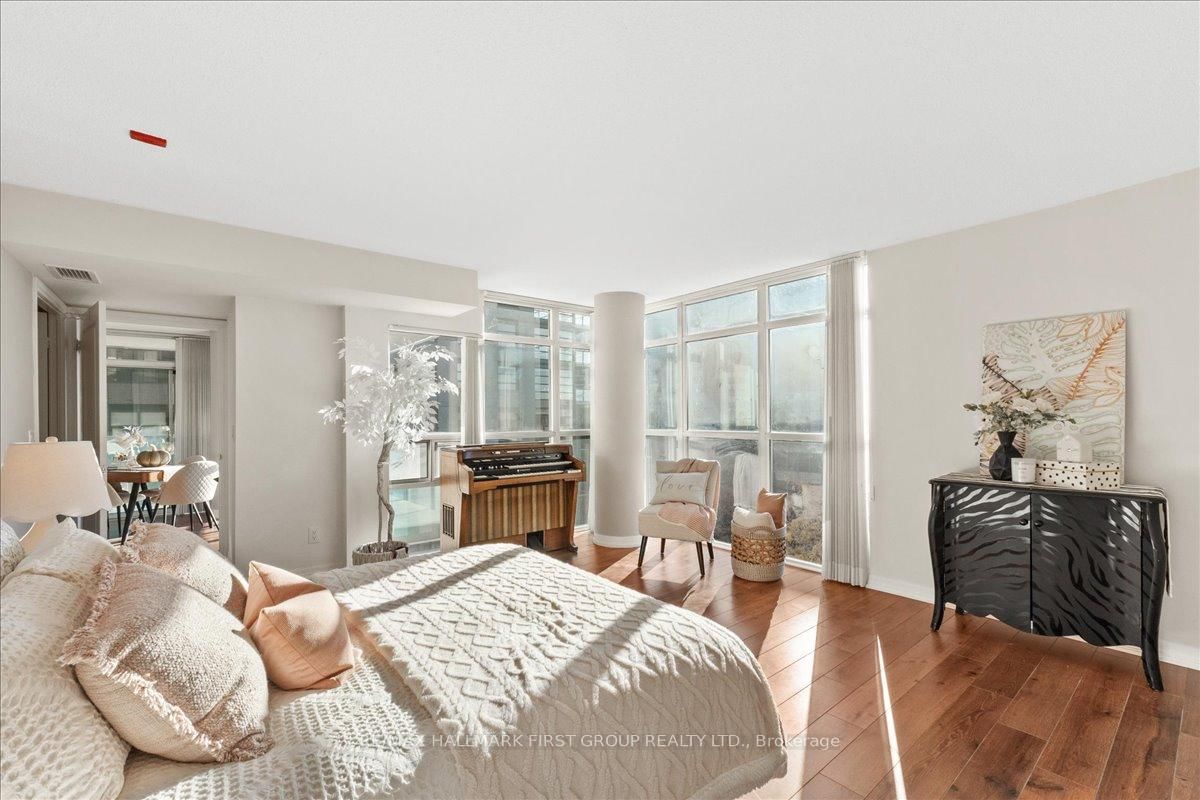 Condo for sale at 303-1600 Charles Street, Whitby, Ontario, L1N 0G4 - Port Whitby - MLS: E12938994