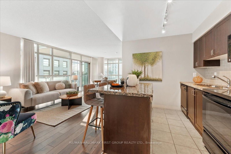 303 - 1600 Charles St, Whitby, L1N 0G4 | Image 2