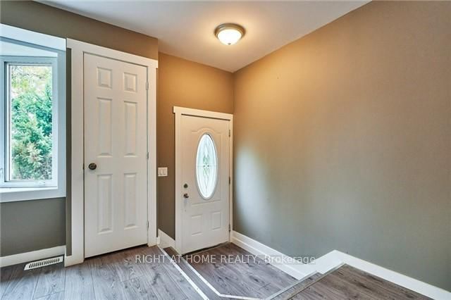 Upper - 225 Kinmount Cres, Oshawa, L1J 3T8 | Image 2