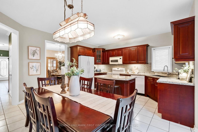 1907 Woodview Ave, Pickering, L1V 1L5 | Image 3