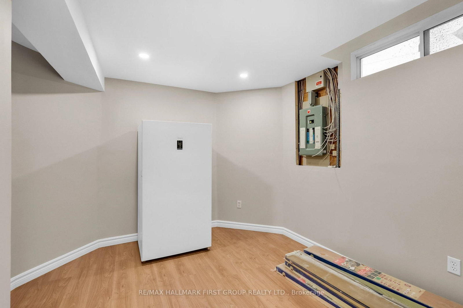 Detached House for sale at 1907 Woodview Avenue, Pickering, Ontario, L1V 1L5 - Highbush - MLS: E12940408