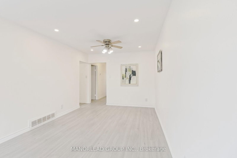 Main - 32 Clydesdale Dr, Toronto, M2J 3N2 | Image 3