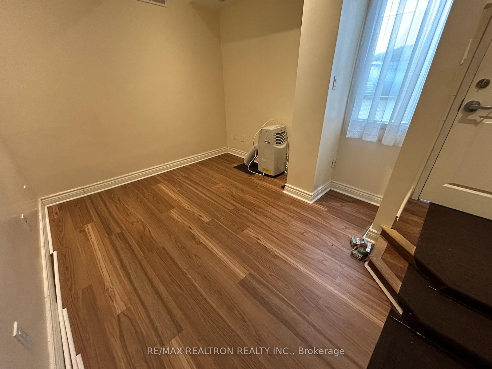 588 Danforth Avenue - Photo 17