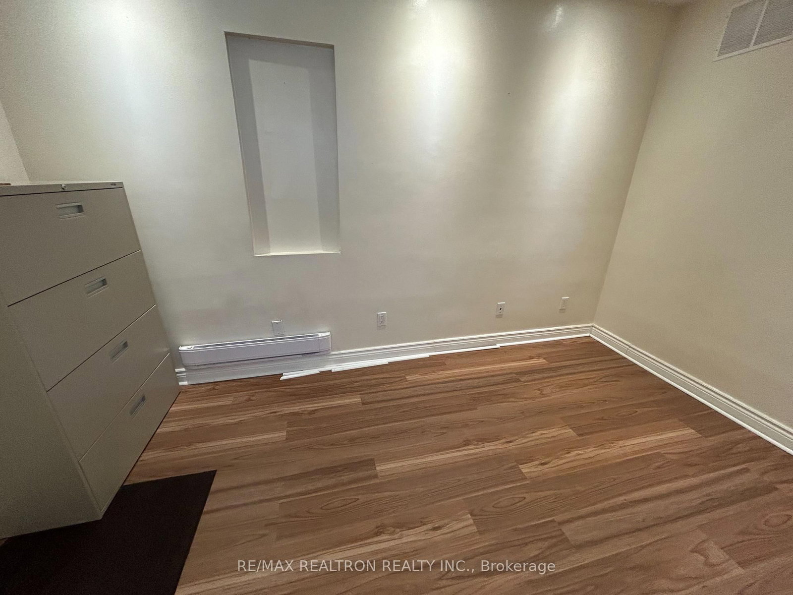 588 Danforth Avenue - Photo 18