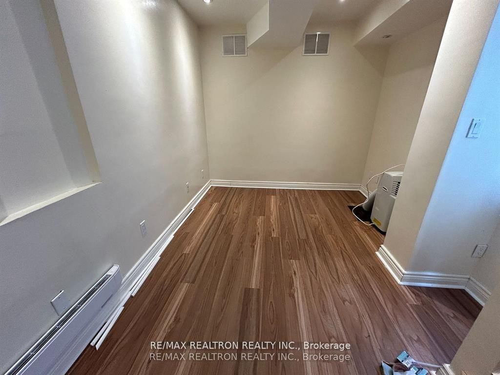 588 Danforth Avenue - Photo 21