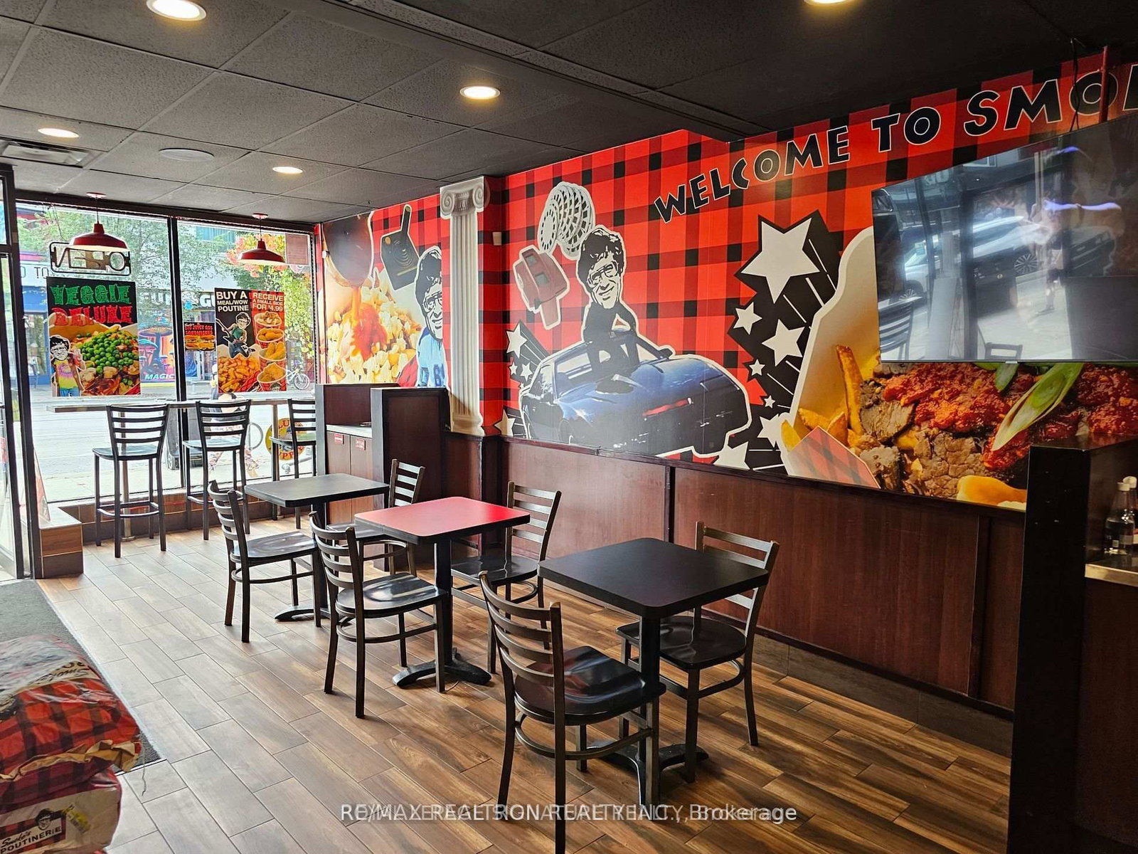 588 Danforth Avenue - Photo 3