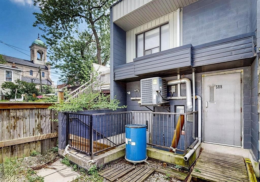 588 Danforth Avenue - Photo 31